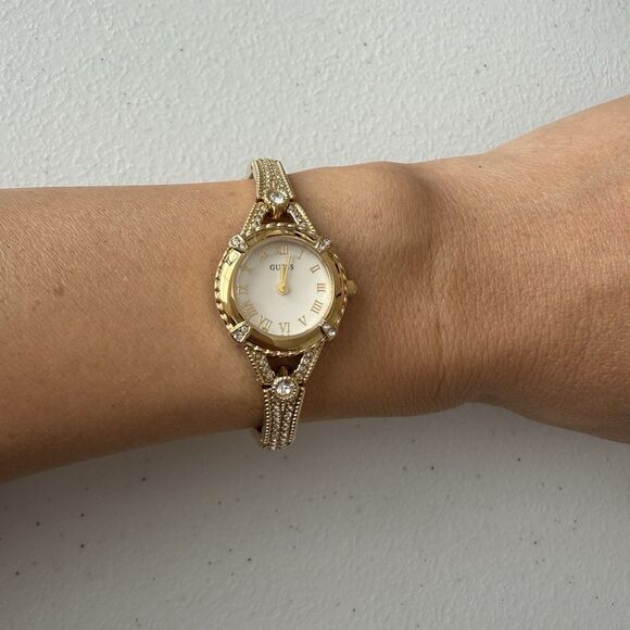 GUESS Women's Gold Tone Crystal Accent Watch 22 MM Self Adjustable Bracelet - Picture 7 of 7